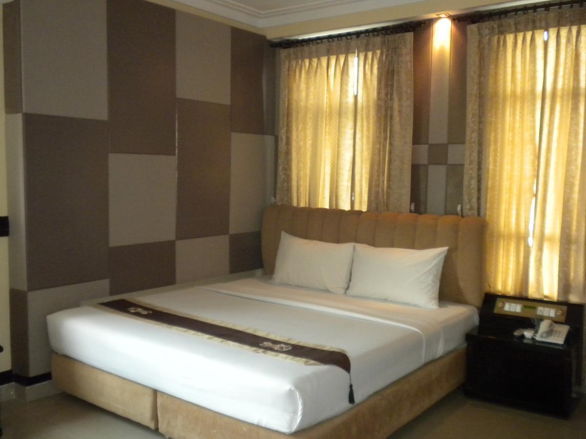A1 Hotel Phnom Penh Exterior photo